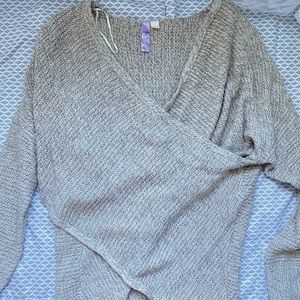 ⚡️ Francesca’s cross sweater